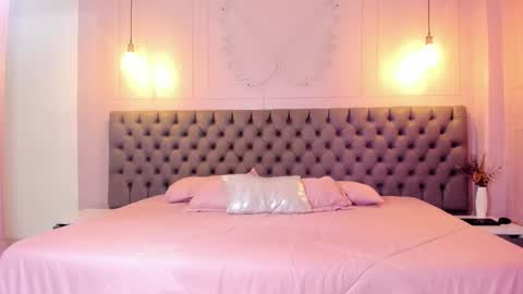 Hillary  online show from March 9, 3:43 am