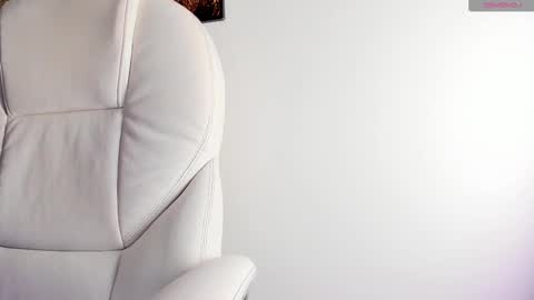 Snapshot of hillary_chen chatting on September 16, 11:44 am Hillary online show from September 16, 11:44 am