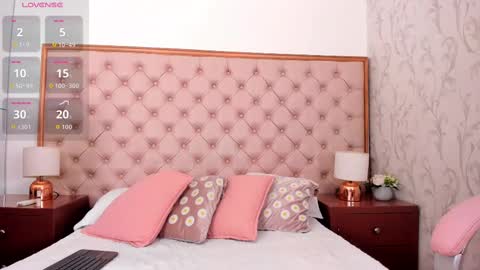 Snapshot of hillary_chen chatting on October 14, 11:44 am Hillary online show from October 14, 11:44 am