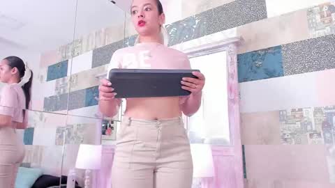 Snapshot of hillary_chen chatting on October 25, 2:30 am Hillary online show from October 25, 2:30 am