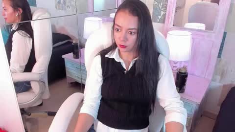 Snapshot of hillary_chen chatting on November 3, 2:46 am Hillary online show from November 3, 2:46 am