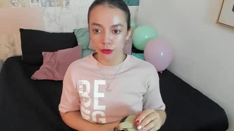 Snapshot of hillary_chen chatting on November 13, 3:05 am Hillary online show from November 13, 3:05 am