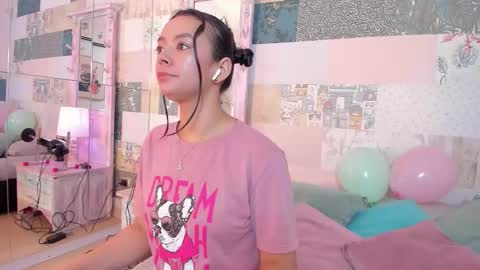 Snapshot of hillary_chen chatting on November 14, 3:05 am Hillary online show from November 14, 3:05 am