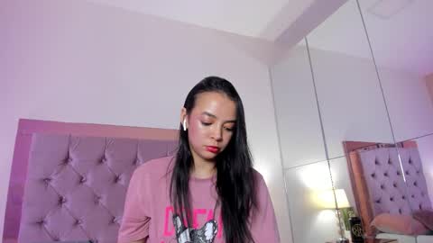 Snapshot of hillary_chen chatting on November 27, 3:08 am Hillary online show from November 27, 3:08 am