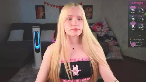 Snapshot of hillochka chatting on June 2, 2:30 pm Hillochka online show from June 2, 2:30 pm