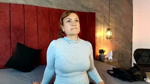 Snapshot of hinata_moonn chatting on June 19, 12:20 pm hinata_moonn online show from June 19, 12:20 pm