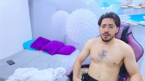 Snapshot of hinataii chatting on February 13, 3:24 am hinataii online show from February 13, 3:24 am