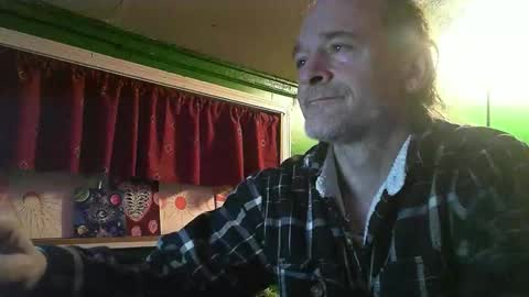 Snapshot of hippiedad333 chatting on February 4, 4:29 am hippiedad333 online show from February 4, 4:29 am