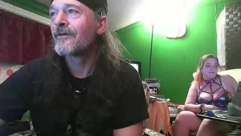 hippiedad333 online show from April 14, 1:22 am