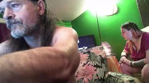 Snapshot of hippiedad333 chatting on April 17, 9:56 am hippiedad333 online show from April 17, 9:56 am