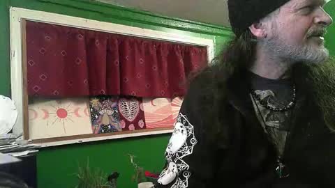 Snapshot of hippiedad333 chatting on April 21, 2:04 am hippiedad333 online show from April 21, 2:04 am