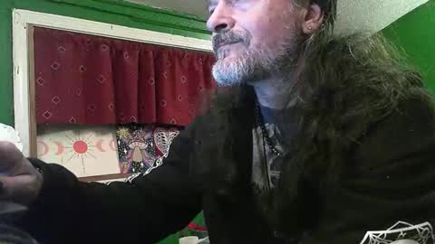 Snapshot of hippiedad333 chatting on April 21, 2:51 am hippiedad333 online show from April 21, 2:51 am