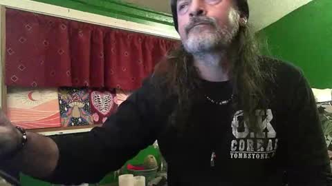 Snapshot of hippiedad333 chatting on April 23, 2:13 am hippiedad333 online show from April 23, 2:13 am
