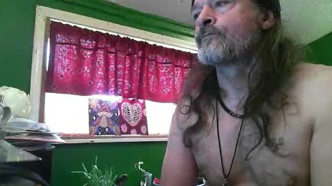 Snapshot of hippiedad333 chatting on April 25, 1:36 pm hippiedad333 online show from April 25, 1:36 pm