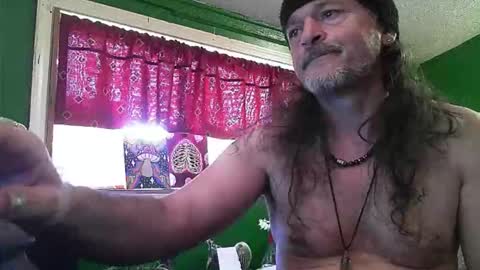Snapshot of hippiedad333 chatting on May 4, 10:28 pm hippiedad333 online show from May 4, 10:28 pm