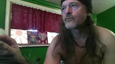 Snapshot of hippiedad333 chatting on May 5, 10:18 pm hippiedad333 online show from May 5, 10:18 pm