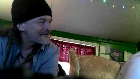 Snapshot of hippiedad333 chatting on May 8, 10:59 pm hippiedad333 online show from May 8, 10:59 pm
