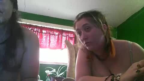 Snapshot of hippiedad333 chatting on May 9, 5:51 pm hippiedad333 online show from May 9, 5:51 pm