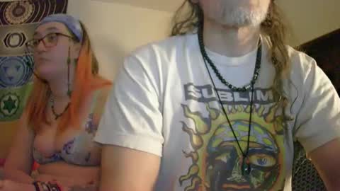 Snapshot of hippiedad333 chatting on May 15, 5:25 am hippiedad333 online show from May 15, 5:25 am