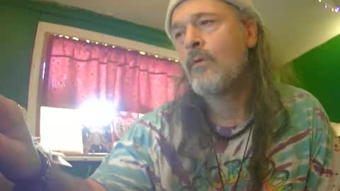 Snapshot of hippiedad333 chatting on May 28, 10:18 pm hippiedad333 online show from May 28, 10:18 pm