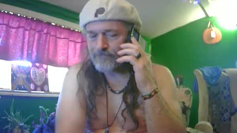 Snapshot of hippiedad333 chatting on June 1, 10:00 pm hippiedad333 online show from June 1, 10:00 pm