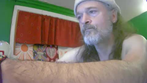 Snapshot of hippiedad333 chatting on June 3, 2:25 am hippiedad333 online show from June 3, 2:25 am