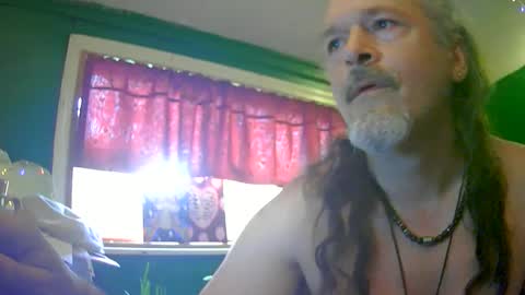 Snapshot of hippiedad333 chatting on June 6, 8:46 pm hippiedad333 online show from June 6, 8:46 pm