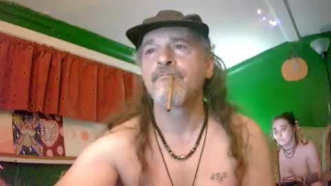 Snapshot of hippiedad333 chatting on June 10, 2:12 am hippiedad333 online show from June 10, 2:12 am