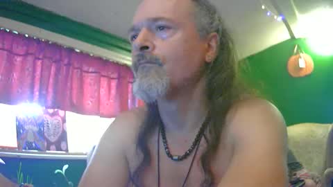 Snapshot of hippiedad333 chatting on June 10, 4:39 pm hippiedad333 online show from June 10, 4:39 pm