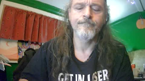 Snapshot of hippiedad333 chatting on June 14, 8:05 am hippiedad333 online show from June 14, 8:05 am
