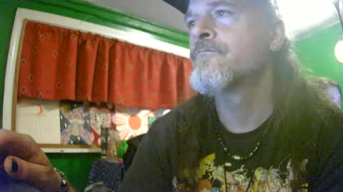 Snapshot of hippiedad333 chatting on June 22, 3:36 am hippiedad333 online show from June 22, 3:36 am