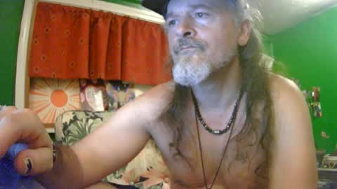 Snapshot of hippiedad333 chatting on June 28, 1:44 am hippiedad333 online show from June 28, 1:44 am