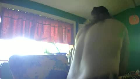 Snapshot of hippiedad333 chatting on June 28, 8:59 pm hippiedad333 online show from June 28, 8:59 pm