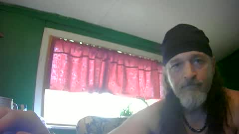 Snapshot of hippiedad333 chatting on June 30, 7:59 pm hippiedad333 online show from June 30, 7:59 pm
