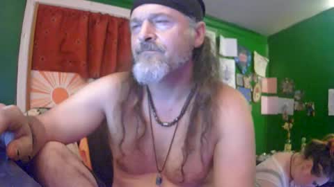 Snapshot of hippiedad333 chatting on July 10, 2:49 am hippiedad333 online show from July 10, 2:49 am