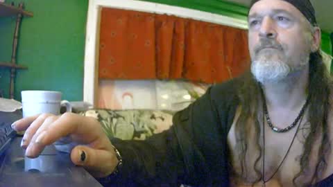 Snapshot of hippiedad333 chatting on July 11, 6:05 am hippiedad333 online show from July 11, 6:05 am