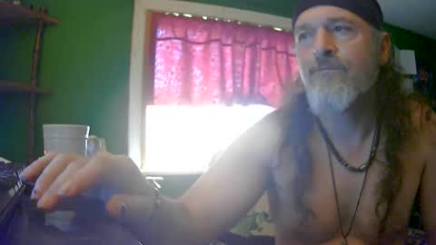 Snapshot of hippiedad333 chatting on July 13, 7:49 pm hippiedad333 online show from July 13, 7:49 pm
