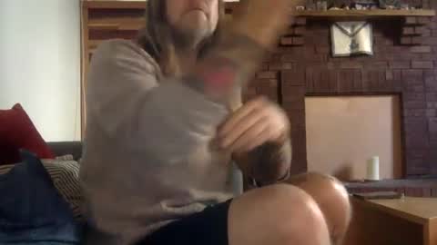 Snapshot of hippybiker chatting on December 7, 3:08 pm hippybiker online show from December 7, 3:08 pm