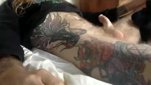 Snapshot of hippybiker chatting on December 23, 6:05 pm hippybiker online show from December 23, 6:05 pm