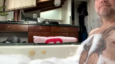 Snapshot of hippybiker chatting on January 8, 6:52 pm hippybiker online show from January 8, 6:52 pm