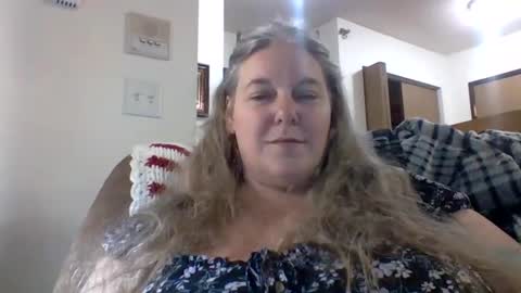 Snapshot of hippysnewhere chatting on May 16, 11:14 pm hippysnewhere online show from May 16, 11:14 pm