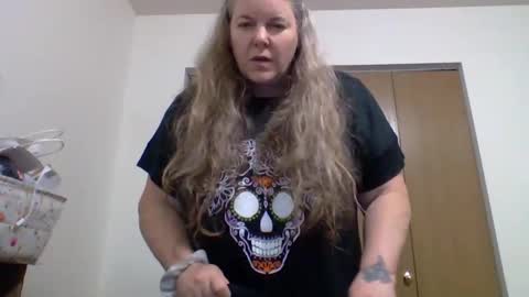 Snapshot of hippysnewhere chatting on May 26, 8:32 am hippysnewhere online show from May 26, 8:32 am