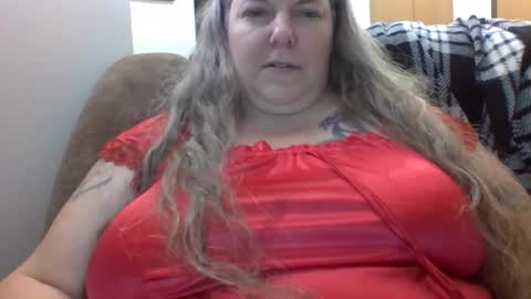 Snapshot of hippysnewhere chatting on May 27, 10:29 pm hippysnewhere online show from May 27, 10:29 pm