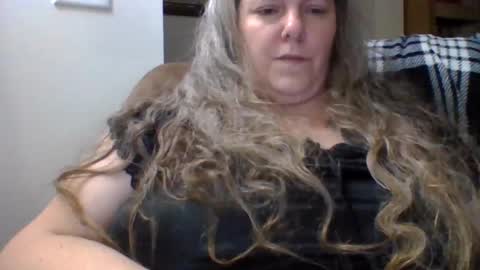 Snapshot of hippysnewhere chatting on May 28, 10:34 am hippysnewhere online show from May 28, 10:34 am