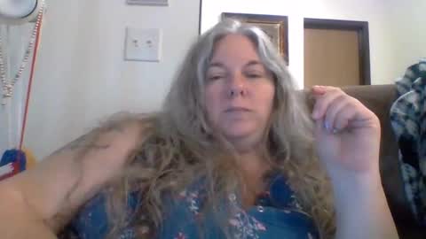 Snapshot of hippysnewhere chatting on May 31, 11:28 pm hippysnewhere online show from May 31, 11:28 pm