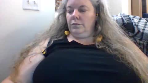 Snapshot of hippysnewhere chatting on June 4, 2:50 am hippysnewhere online show from June 4, 2:50 am