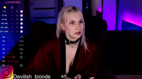 Snapshot of hitchcocianblonde_ chatting on February 17, 6:25 pm Mary online show from February 17, 6:25 pm