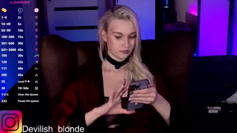 Snapshot of hitchcocianblonde_ chatting on February 19, 6:59 pm Mary online show from February 19, 6:59 pm