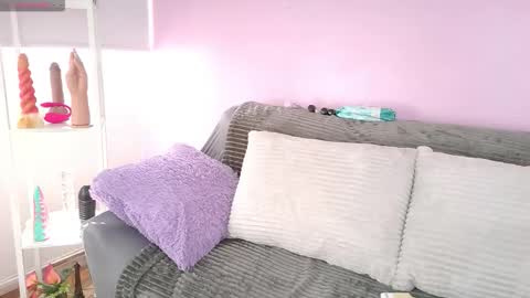 hiyakasudere_ online show from December 4, 6:49 pm