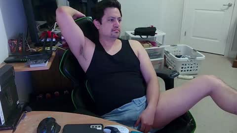 Snapshot of hlfasnman chatting on January 9, 2:43 am hlfasnman online show from January 9, 2:43 am